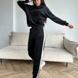 Женский спортивный велюровый костюм черного цвета