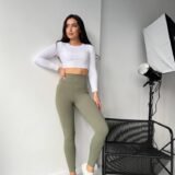 Женские лосины в рубчик хаки (олива) цвета