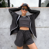 Женский спортивный костюм черного цвета