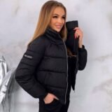 Женская зимняя куртка черного цвета
