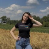 Футболка чорна з патріотичним принтом Доброго вечора ми з України