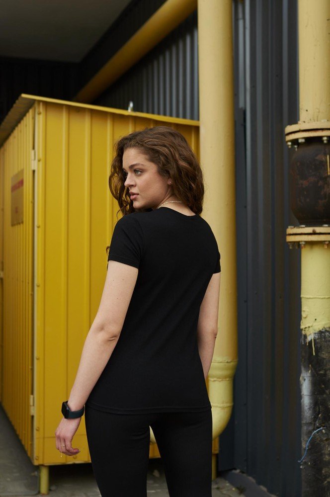 Жіноча футболка Nike чорна - Зображення 8