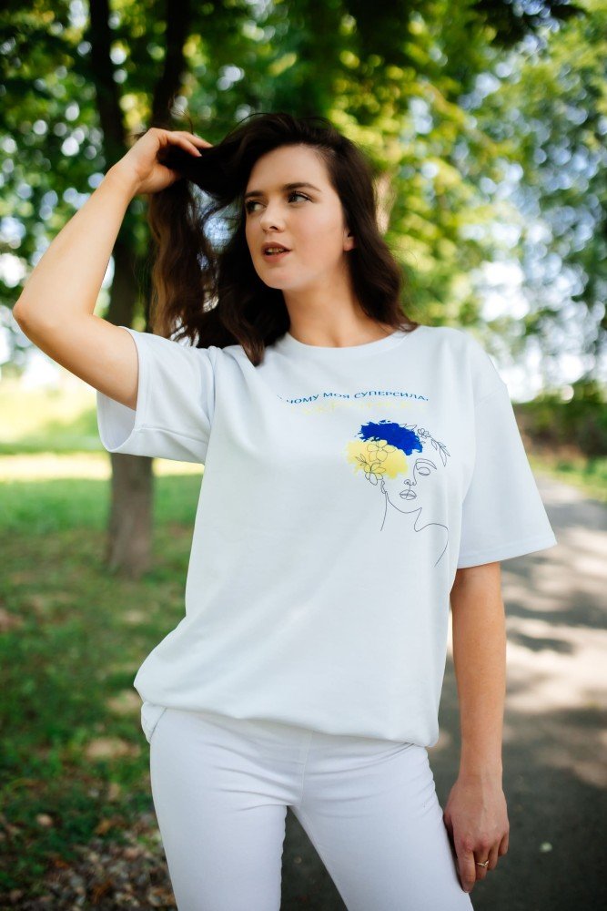 Футболка жіноча Oversize з патріотичним принтом біла - Зображення 2