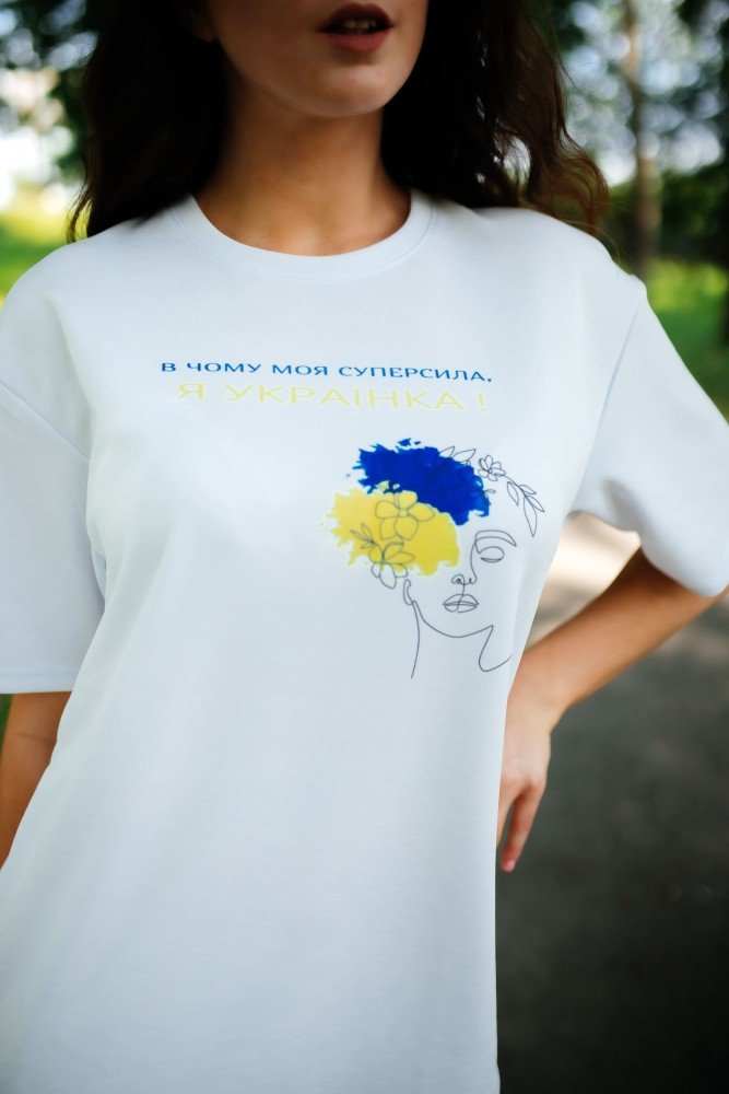 Футболка жіноча Oversize з патріотичним принтом біла - Зображення 4