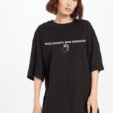 Жіноча футболка чорна з мерчем | 61-028