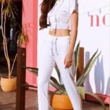 Жіночий костюм з капюшоном білий.