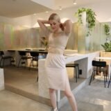 Жіноча бежева спідниця-міді "Reload-Barl" з елегантним розрізом та поясом на резинці. Женская бежевая юбка-миди "Reload-Barl" с элегантным разрезом и поясом на резинке.