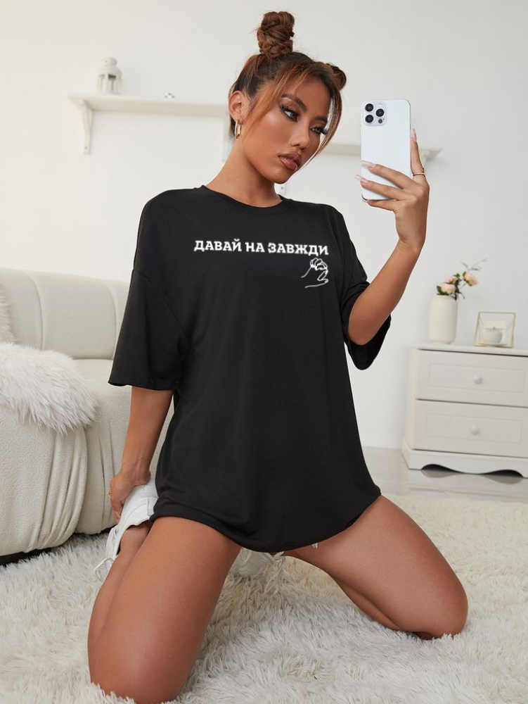 Жіноча футболка чорна з мерчем | 61-050