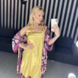 Ночнушка женская из атласа золотистая