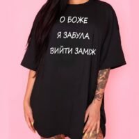 Жіноча чорна футболка з мерчем | 61-086