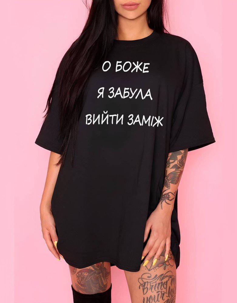 Жіноча чорна футболка з мерчем | 61-086