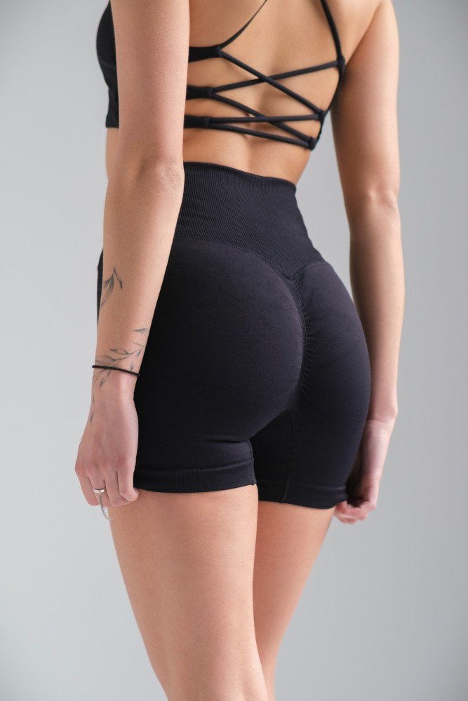 Жіночі чорні спортивні шорти з ефектом пуш-ап. Женские черные спортивные шорты с эффектом пуш-ап.