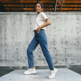 Женские стильные джинсы мом синие