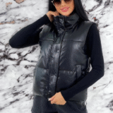 Жіночий стильний теплий жилет з еко-шкіри чорний