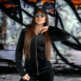 Женский стильный спортивный велюровый костюм черного цвета