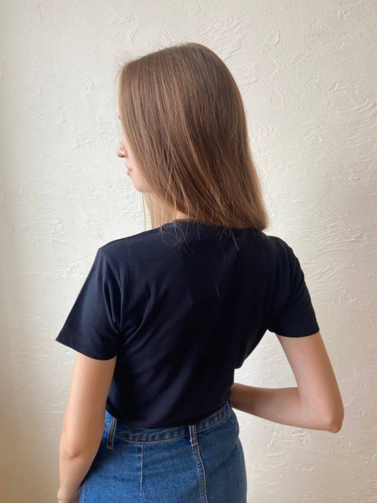 Чорна жіноча патріотична футболка Українське сердце "" - Зображення 4